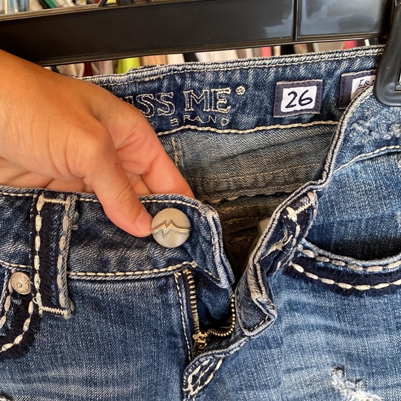 Miss Me - Style Irene Capri  Color Davenport - Picture 3 of 4